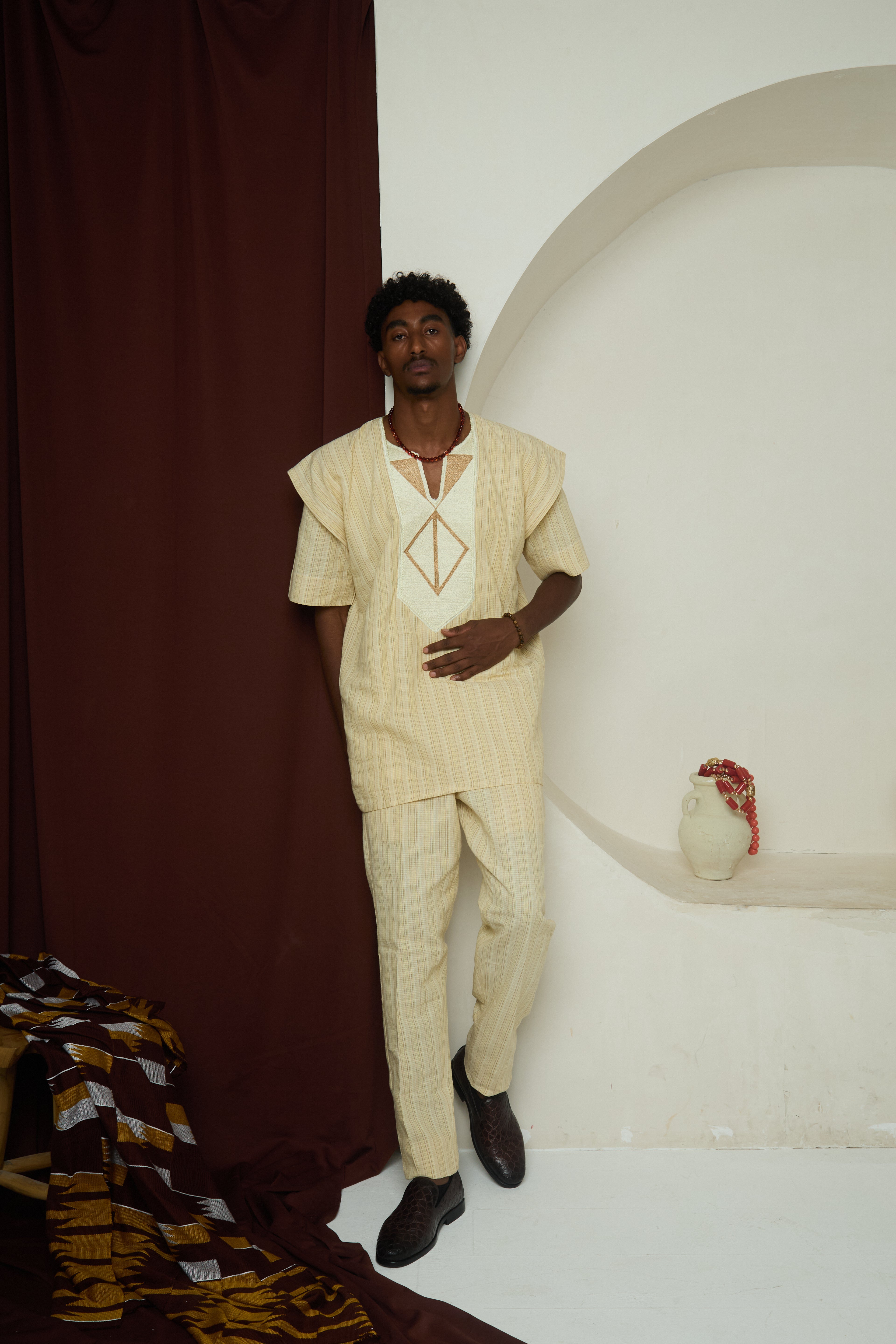 THE GOLDEN CUSTODIAN: (Alamojuto wura)