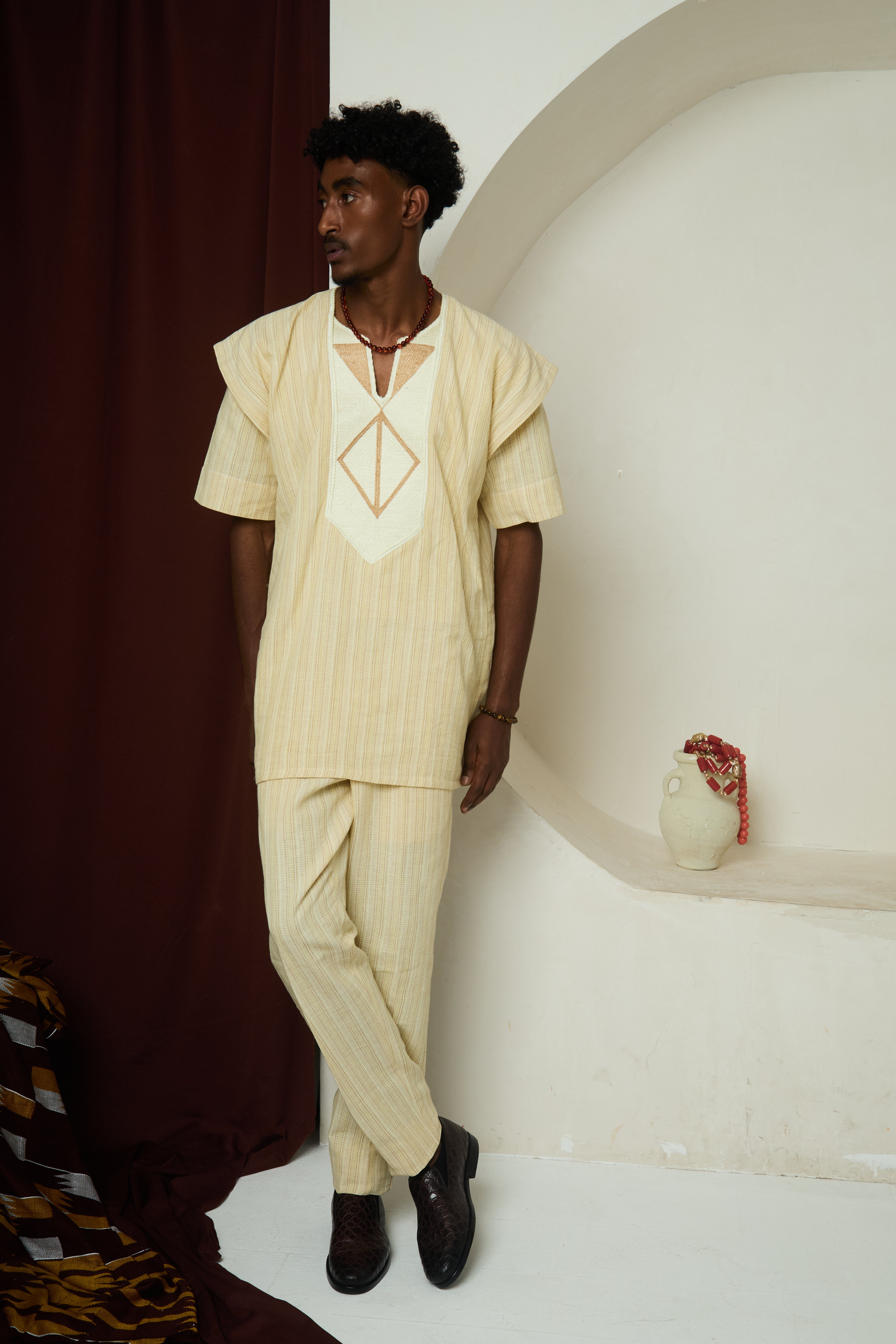 THE GOLDEN CUSTODIAN: (Alamojuto wura)